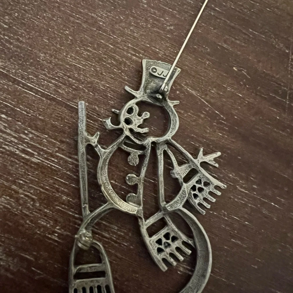 Artistic JJ Silver Tone Winter Themed Snowman Brooch with Green & Red Accents. - Picture 6 of 6